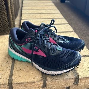 Brooks Ghost 10 Running Shoe